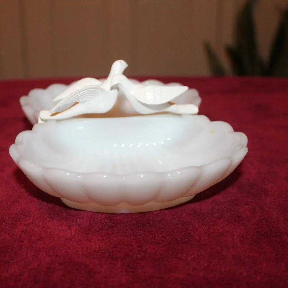 Vintage Avon Milk Glass Double Seashell Soap Dish with Doves
